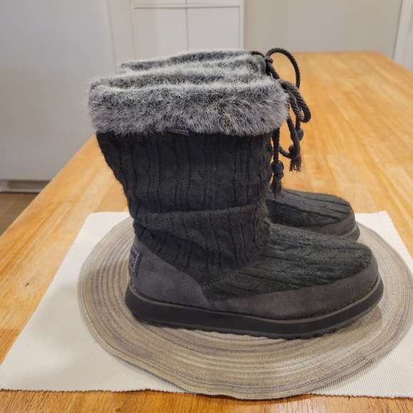 Skechers Shoes - 💠EUC~ SKECHERS KNIT SWEATER BOOTS